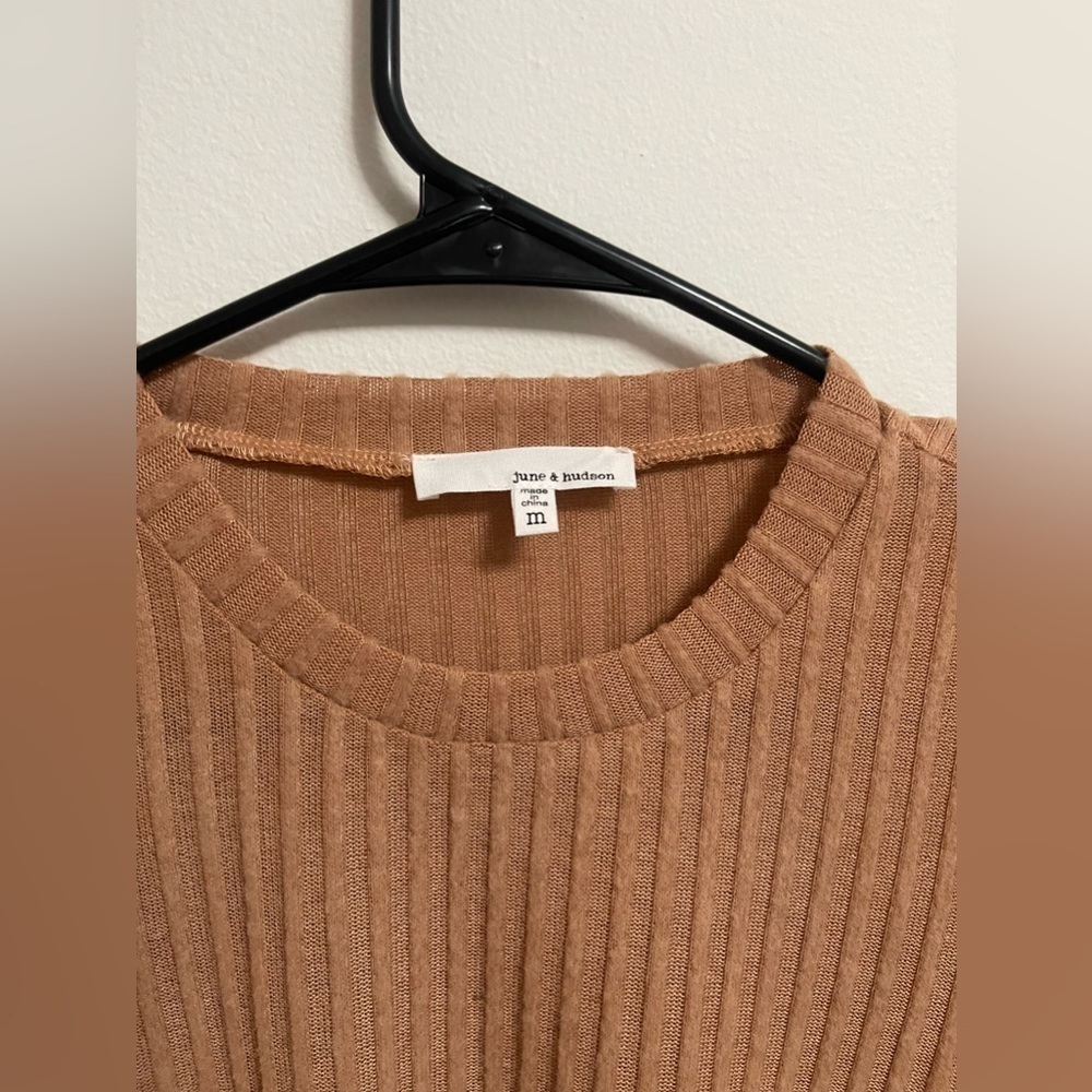 NWT - June & Hudson Women's Short Puff Sleeve Knit Top with faux Knot - Size M - Picture 2 of 5